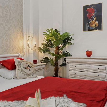 Sweet Luxury Three Rooms Apartment City Center Universitate Bukares Bagian luar foto