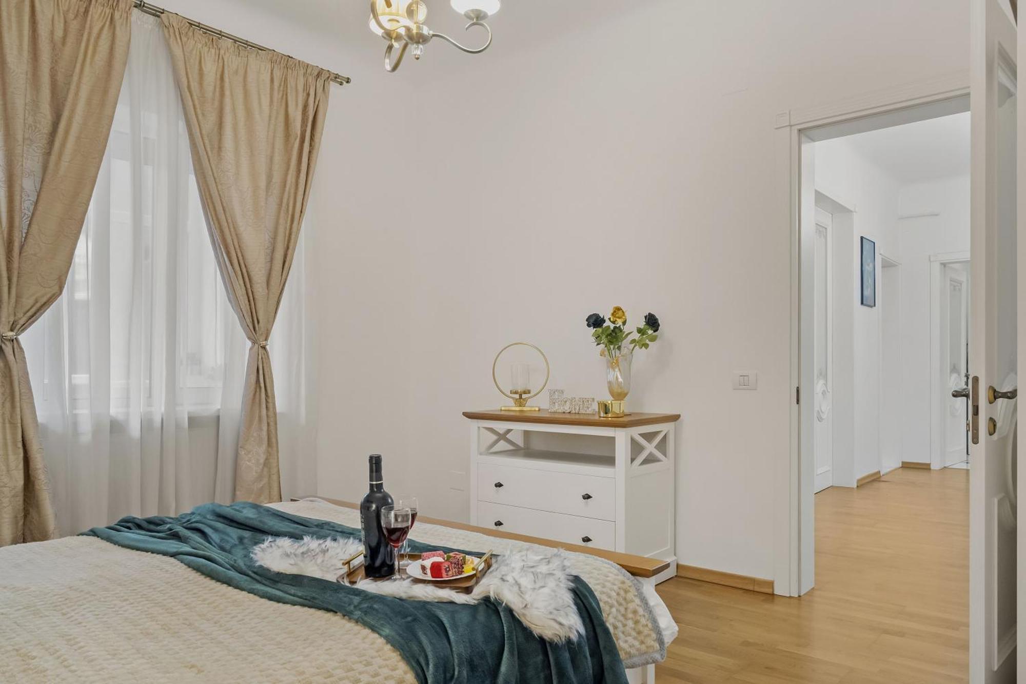 Sweet Luxury Three Rooms Apartment City Center Universitate Bukares Bagian luar foto
