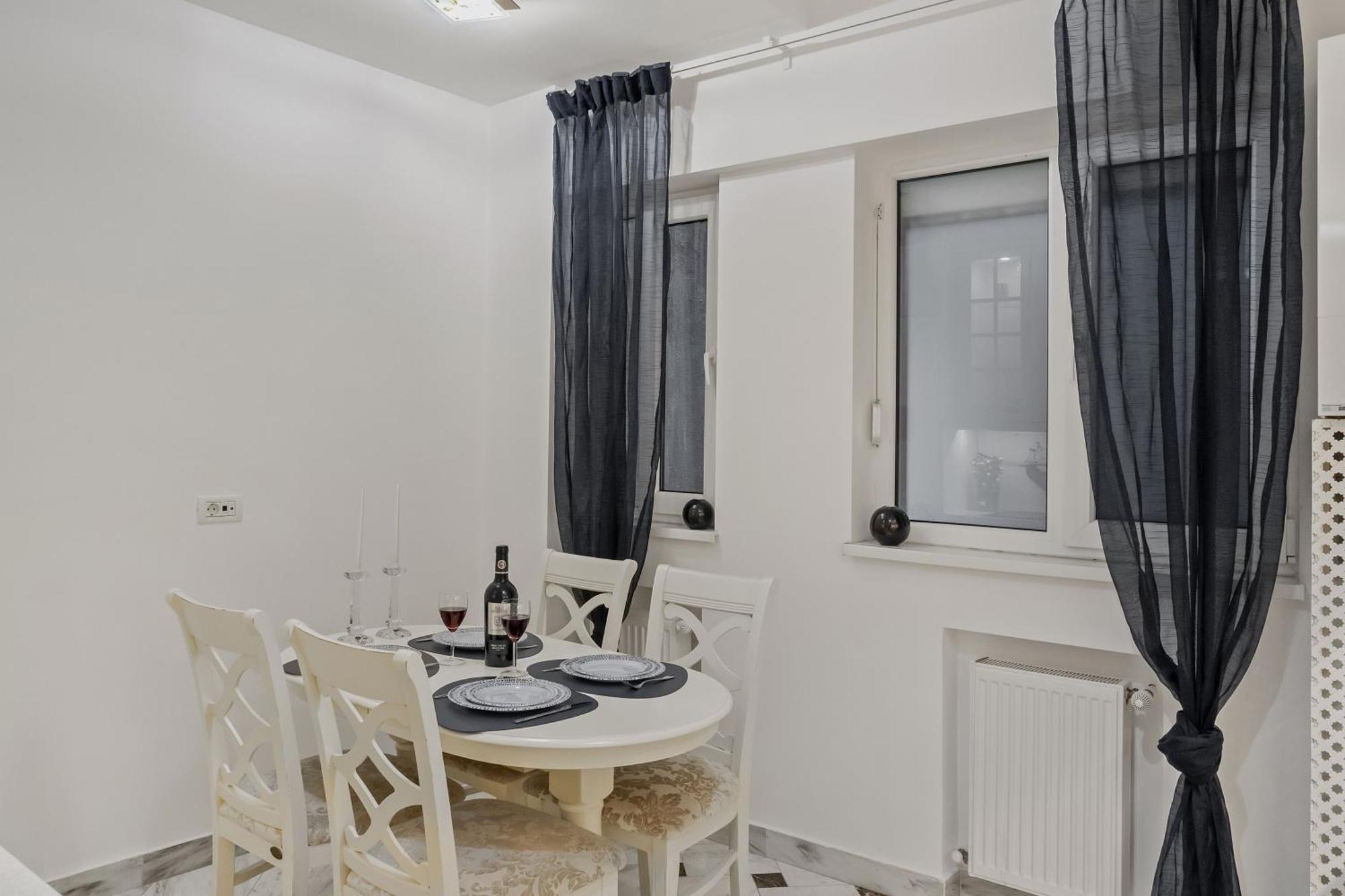 Sweet Luxury Three Rooms Apartment City Center Universitate Bukares Bagian luar foto