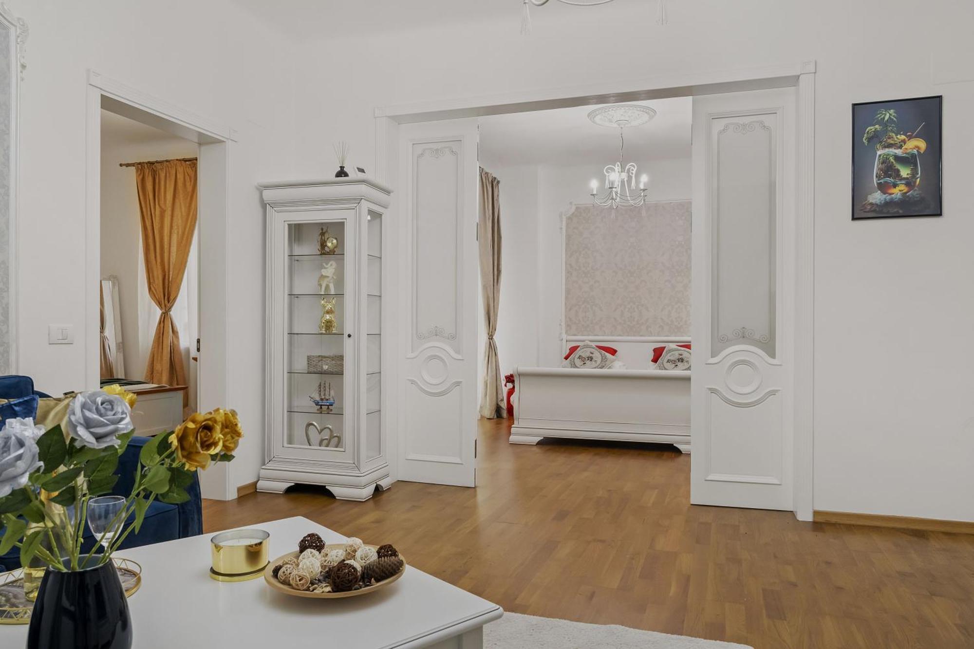 Sweet Luxury Three Rooms Apartment City Center Universitate Bukares Bagian luar foto