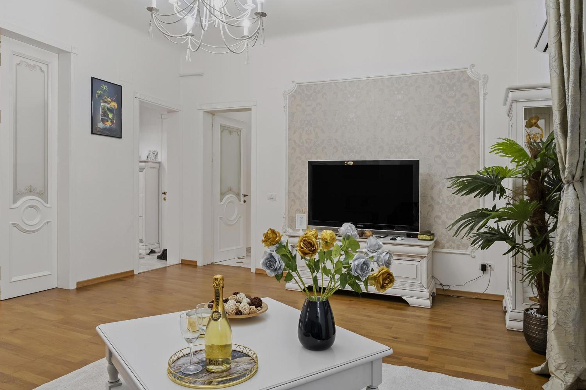 Sweet Luxury Three Rooms Apartment City Center Universitate Bukares Bagian luar foto