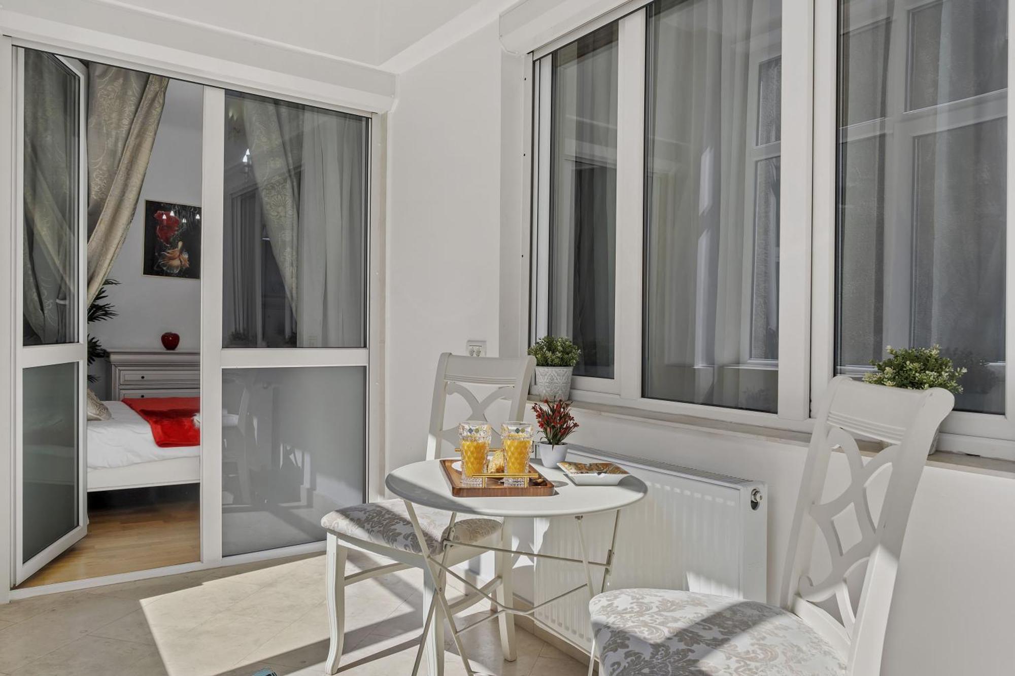 Sweet Luxury Three Rooms Apartment City Center Universitate Bukares Bagian luar foto